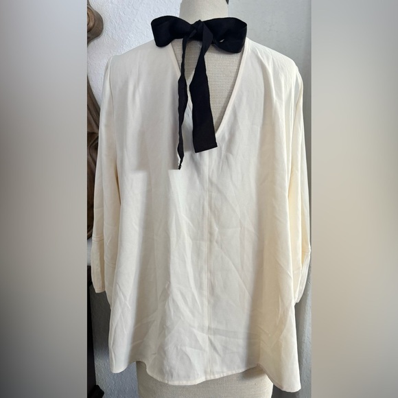 Ann Taylor Cream Blouse with adjustable straps Elegant Bow V-Neck Women's L - Picture 2 of 3